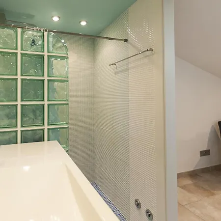 Apartmán Bright Duplex With Pool