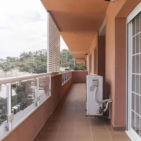 Bright Duplex With Pool